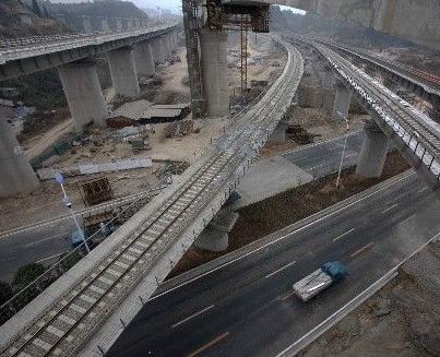 武汉天顺钢材有限公司参建的宜万铁路8标段施工现场